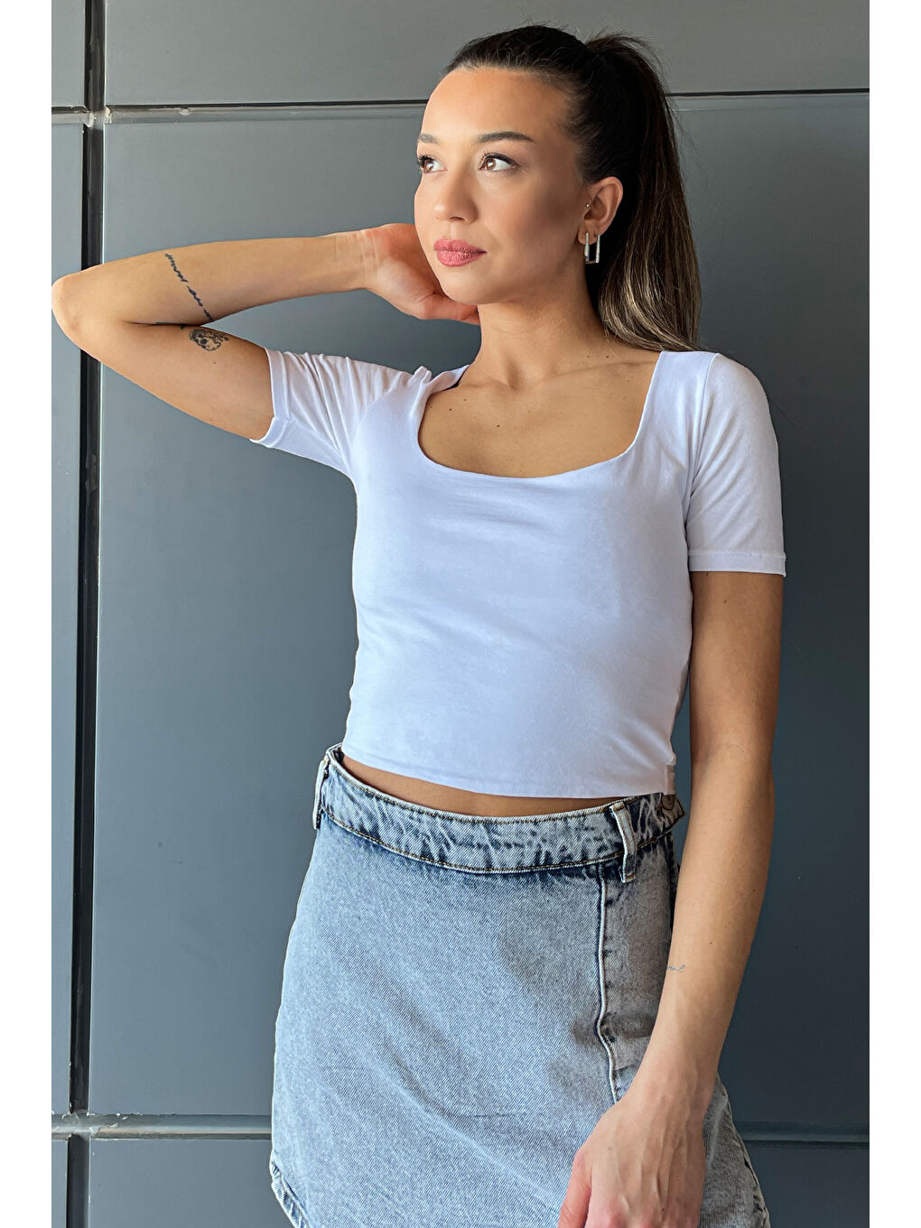 Beyaz Kare Yaka Crop Top Body Bluz-1