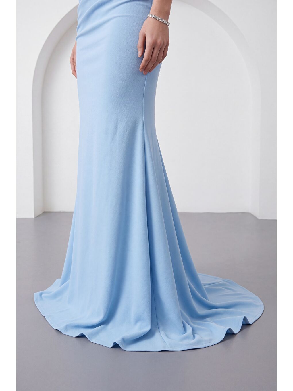 Kadın Bebe Mavi Kayık Yaka Uzun Abiye Elbise-3