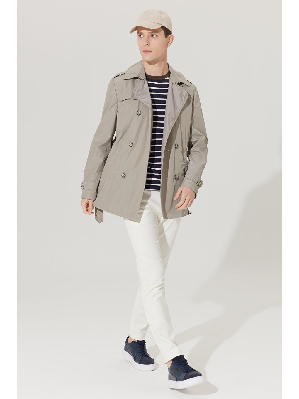 Erkek Bej Standart Fit Normal Kesim Bebe Yaka Beli Kemerli Trençkot