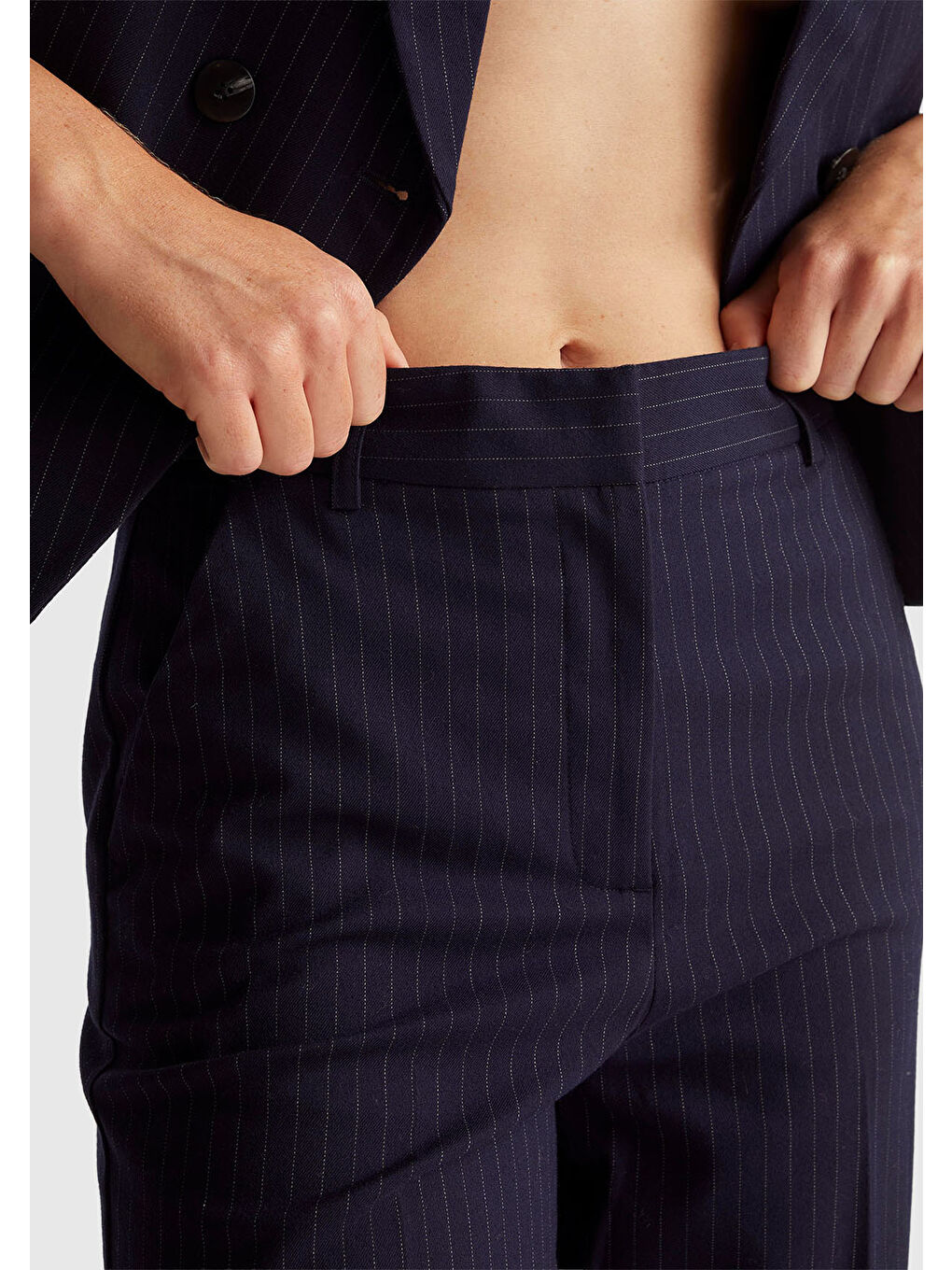 Kadın Lacivert Desenli Viskoz Karışımlı Cepli Bol Paça Pantolon-5