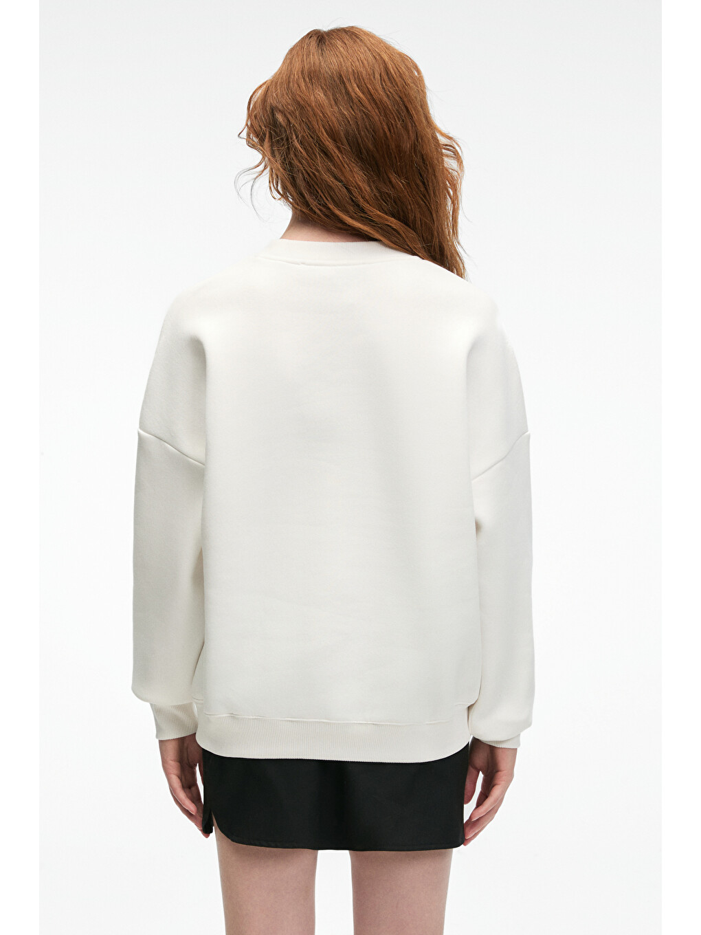 Audra Kadın Oversize Yuvarlak Yaka Nakış Detaylı Beyaz Sweatshirt-2