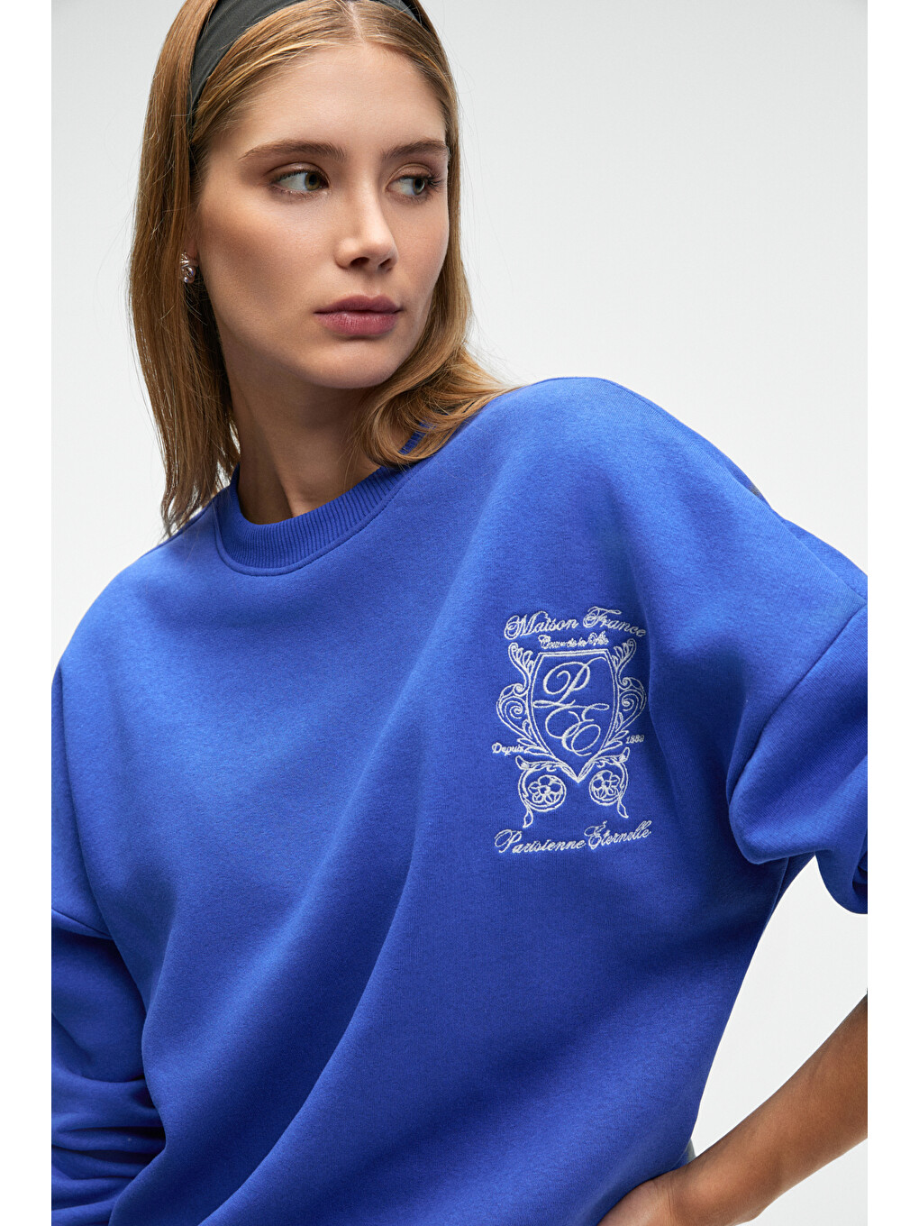 Audra Kadın Oversize Yuvarlak Yaka Nakış Detaylı Mavi Sweatshirt-1