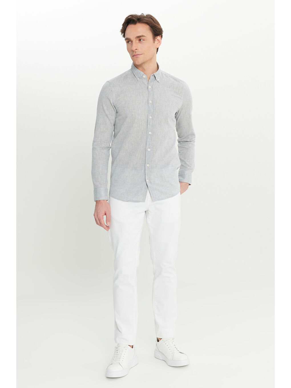 Erkek Gri Pamuklu Keten Slim Fit Dar Kesim Düğmeli Yaka Çizgili Gömlek-1