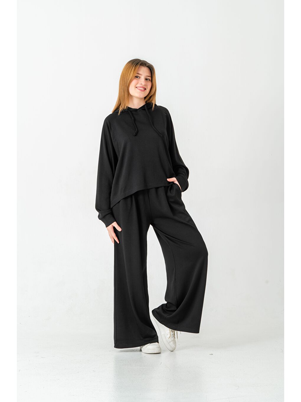 Siyah Kumaşlı Kapüşonlu Kadın Sweat Takım-1