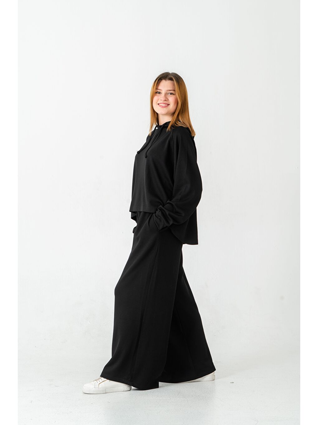 Siyah Kumaşlı Kapüşonlu Kadın Sweat Takım-2