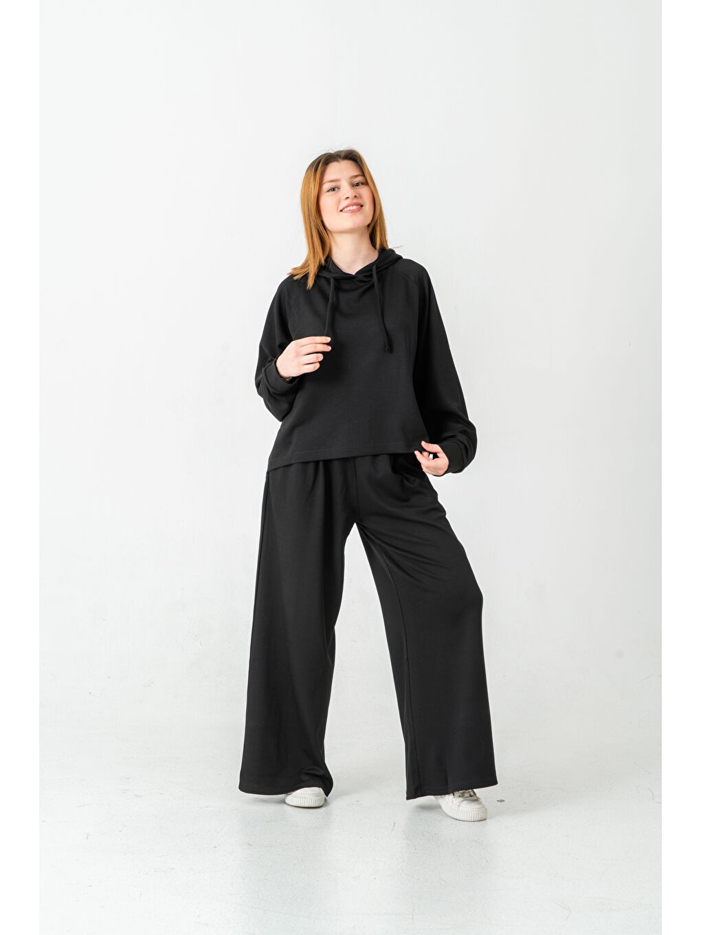Siyah Kumaşlı Kapüşonlu Kadın Sweat Takım-4