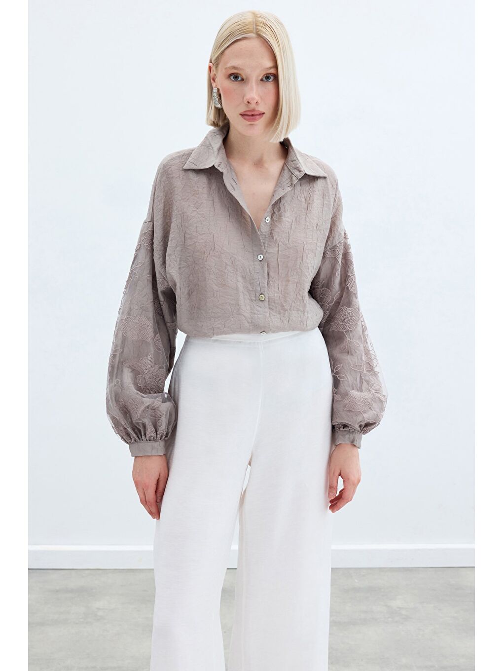 Bej Nakış Detaylı Kraşlı Gömlek - Vizon-1