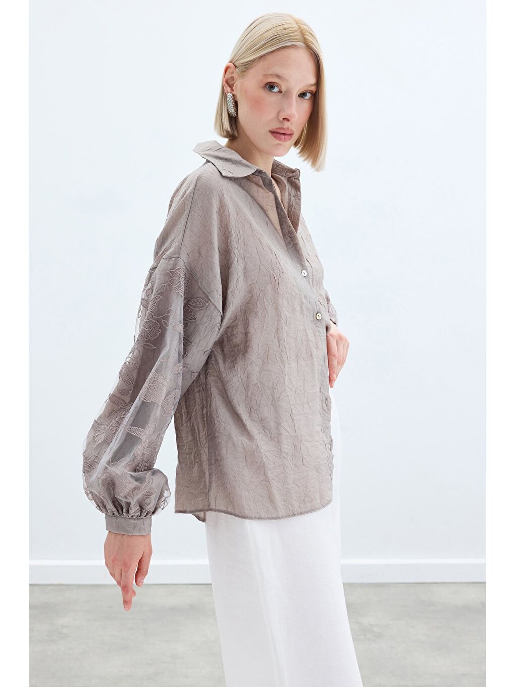 Bej Nakış Detaylı Kraşlı Gömlek - Vizon-5