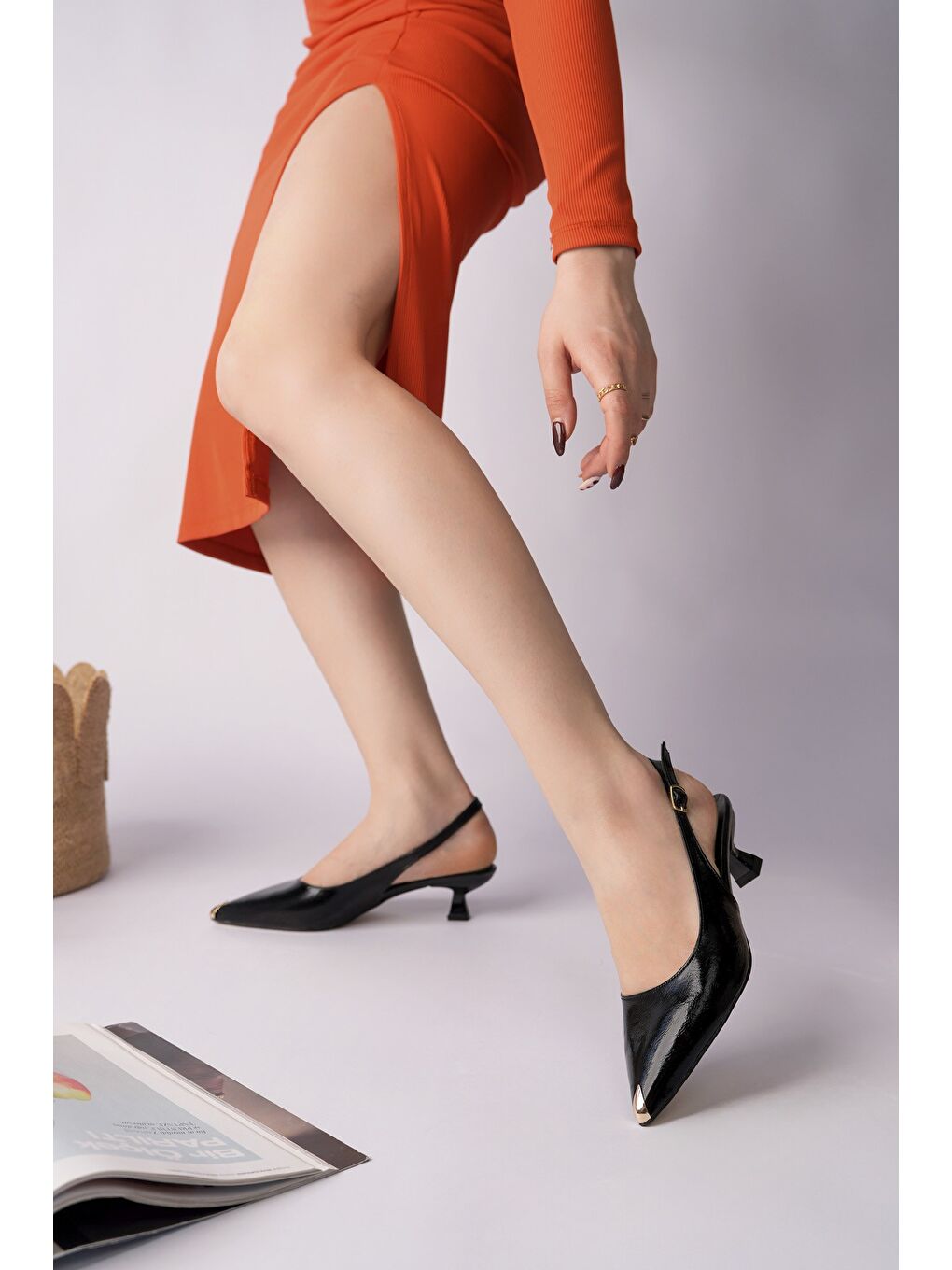 Siyah VUXİA Sivri Burun Metal Burun Detaylı Arkası Açık Kadın Topuklu Ayakkabı-1