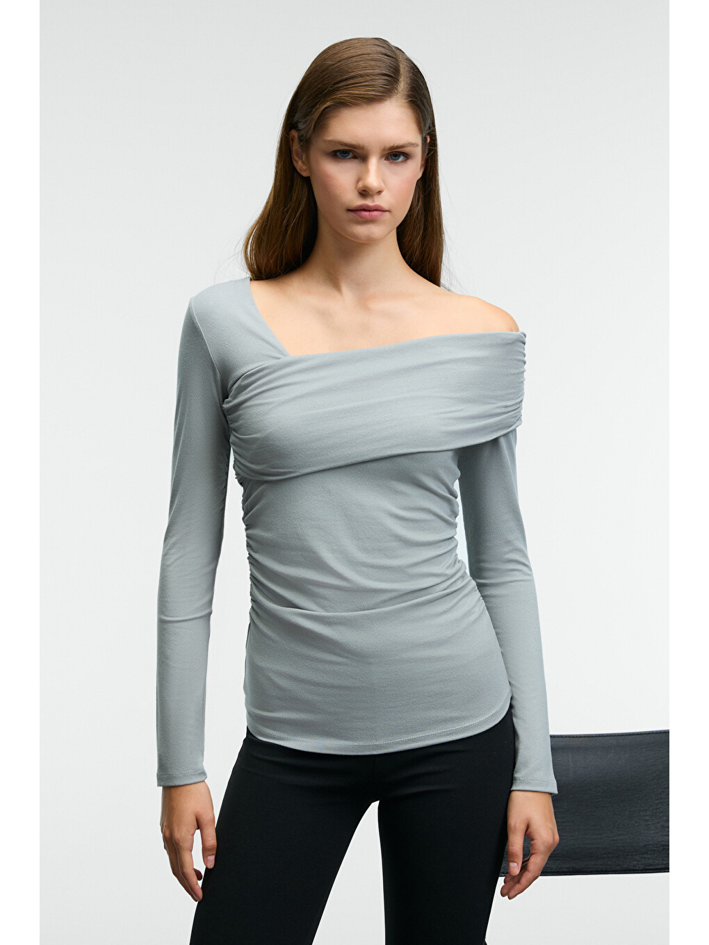 Gri VELMEA Kadın Asimetrik Yaka Omuz Detaylı Slim Fit AÇIK GRİ Bluz-4