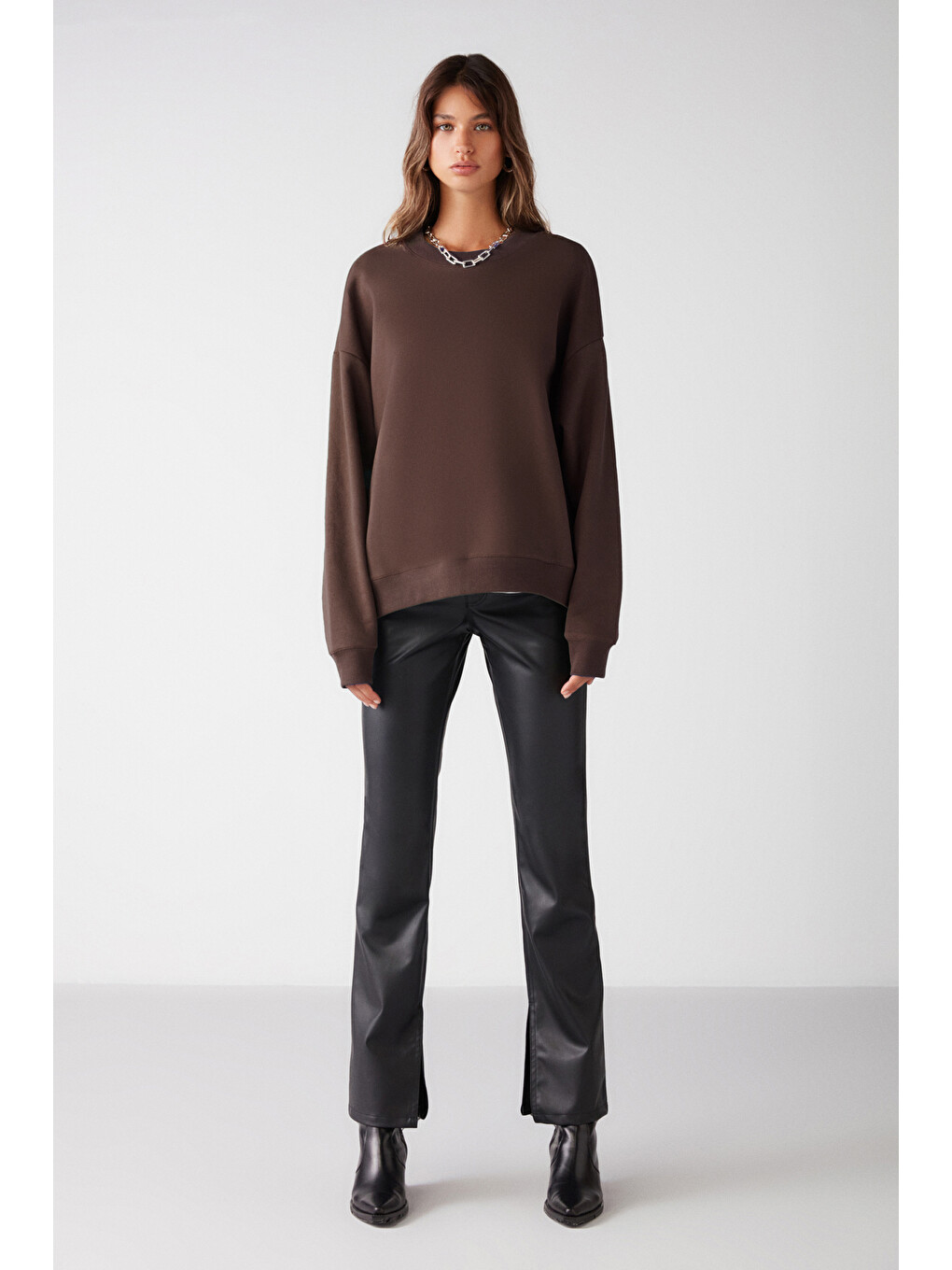 Vaneltına Kadın Organik Pamuklu Yumuşacık İçi Polarlı Yuvarlak Yakalı Kahverengi Sweatshirt-1