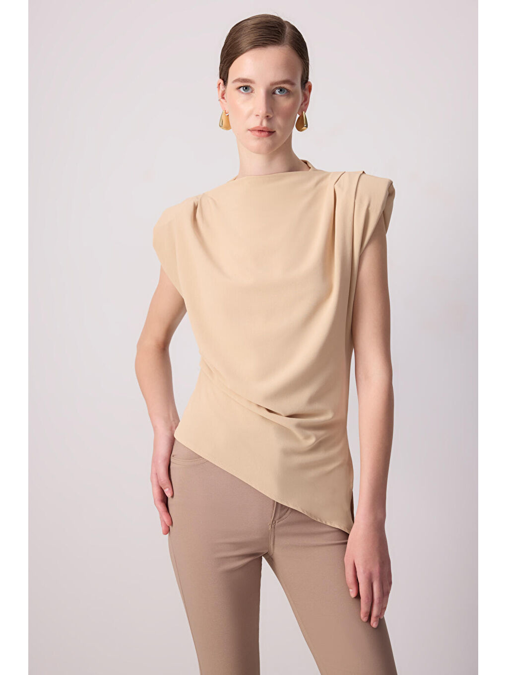 Bej Omuz Pile Detaylı Bluz-1