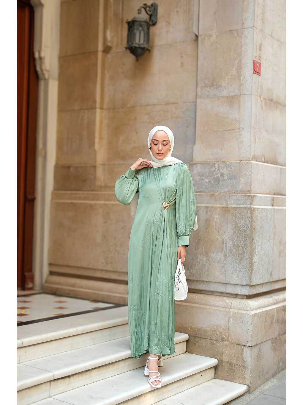 Kadın Ön Broş Detaylı Kırışık Elbise Yeşil-1