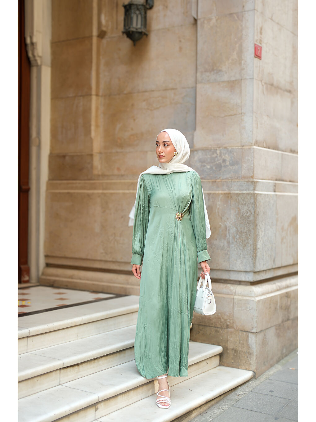 Kadın Ön Broş Detaylı Kırışık Elbise Yeşil-2