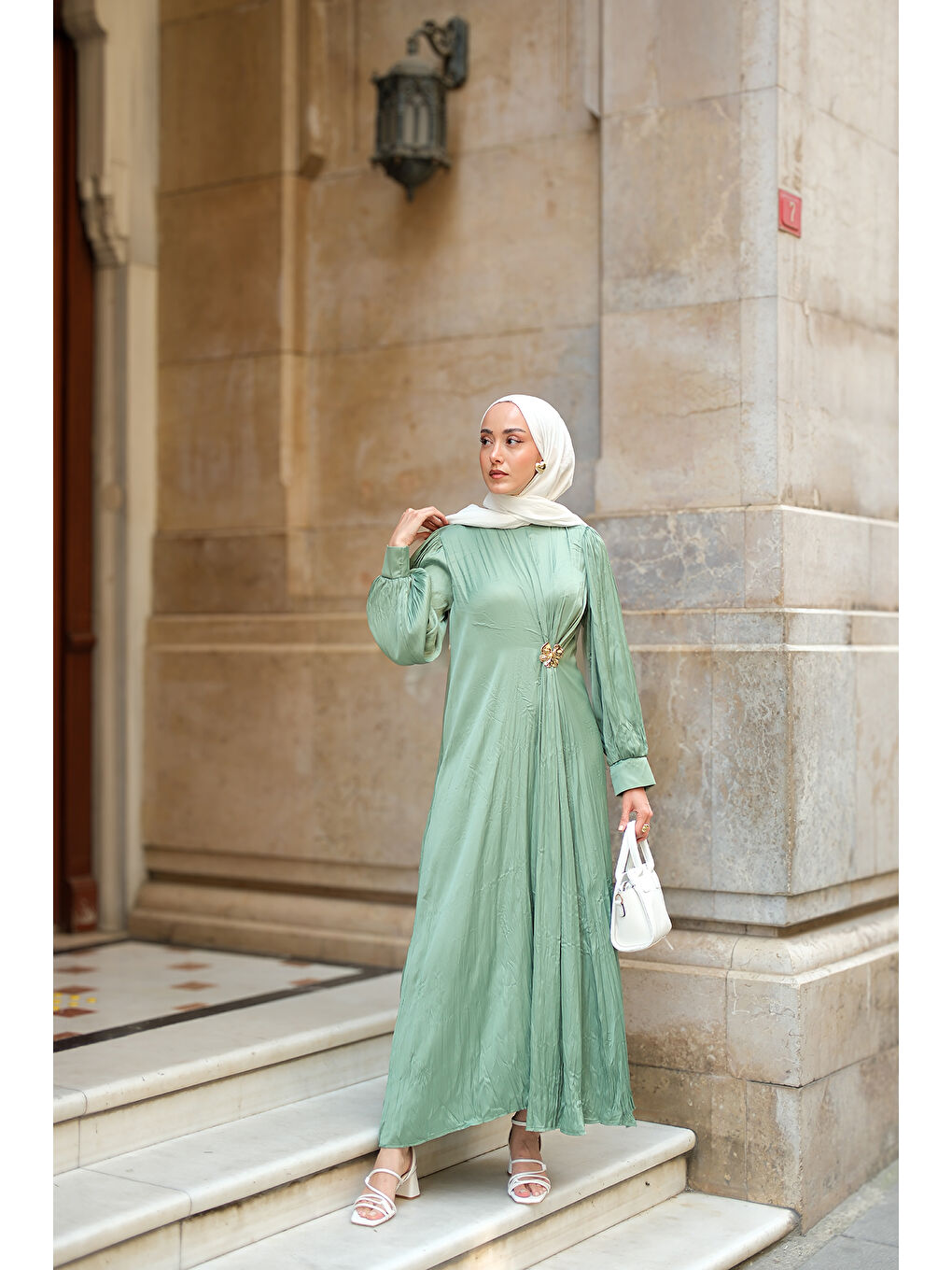 Kadın Ön Broş Detaylı Kırışık Elbise Yeşil-3