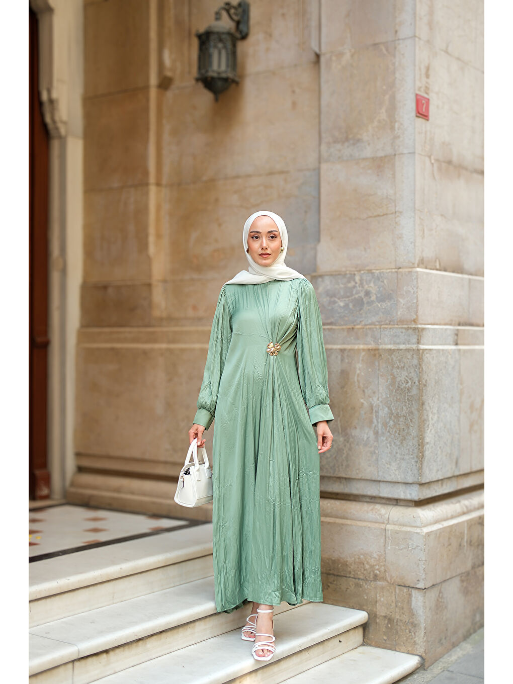 Kadın Ön Broş Detaylı Kırışık Elbise Yeşil-4