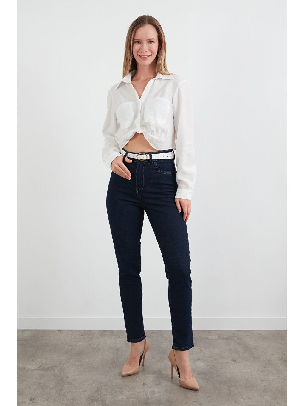 Beyaz Önü Düğümlü Cepli Crop Gömlek-2