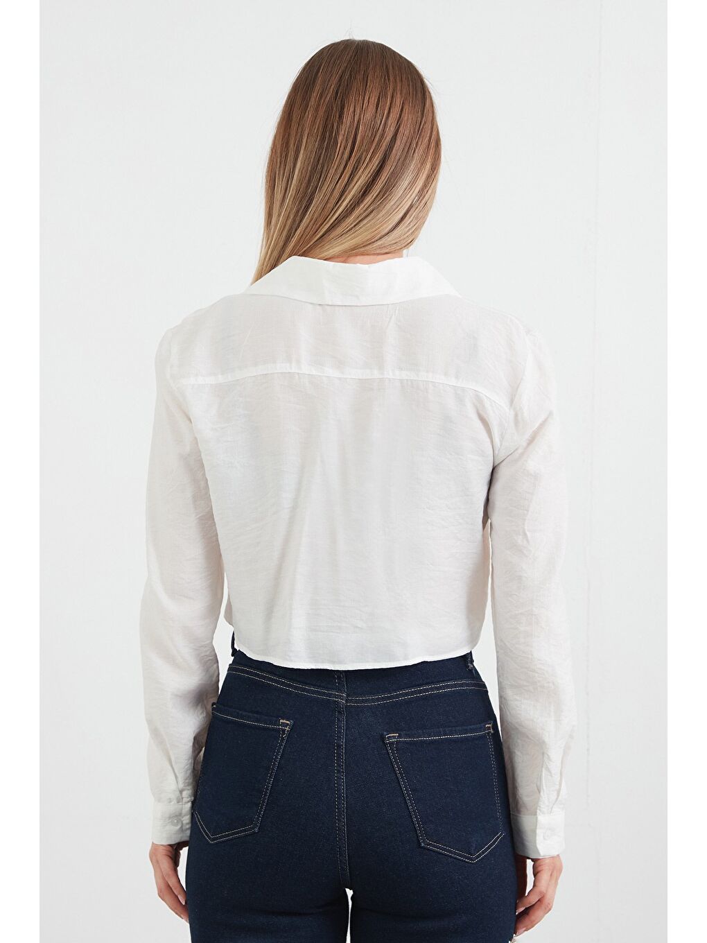 Beyaz Önü Düğümlü Cepli Crop Gömlek-3