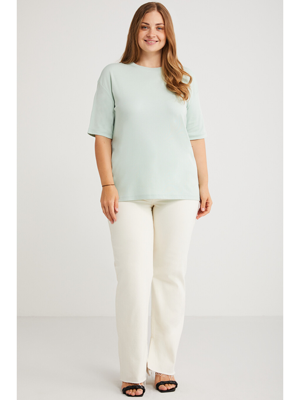 Vivian Kadın %100 Organik Pamuklu Oversize Fit Bisiklet Yaka Basic Açık Yeşil Büyük Beden T-shirt