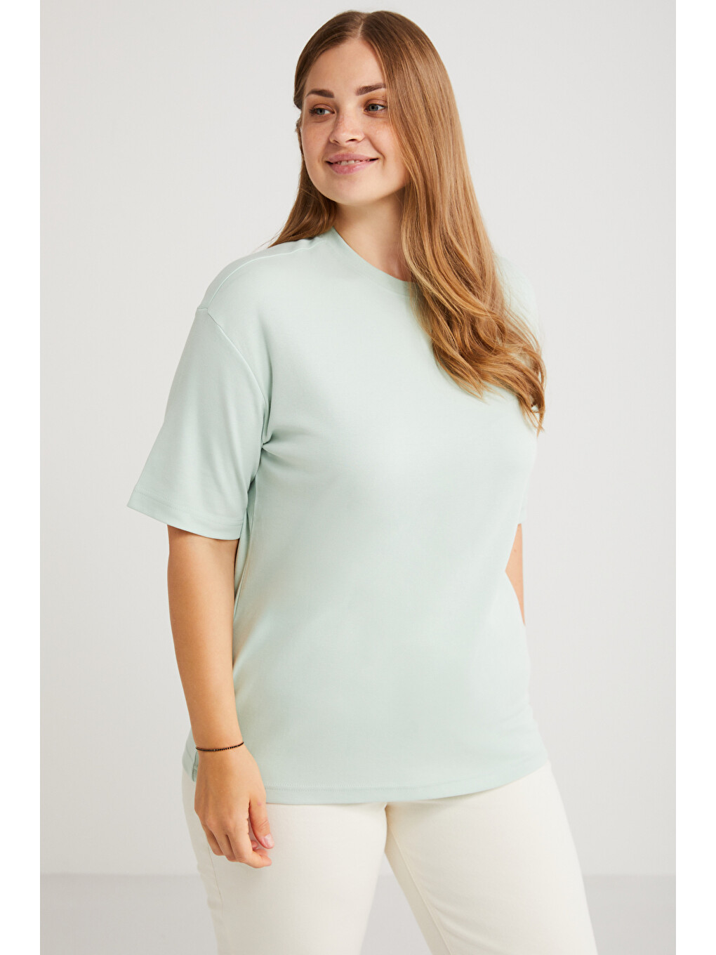 Vivian Kadın %100 Organik Pamuklu Oversize Fit Bisiklet Yaka Basic Açık Yeşil Büyük Beden T-shirt-1