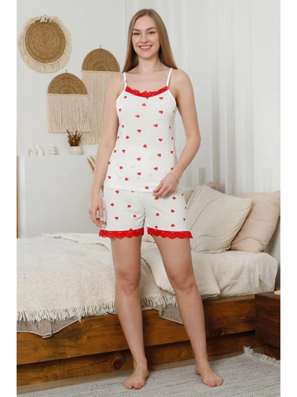 Kırmızı Dantelli Kalp Desenli Askılı Şortlu Pijama Takımı-1