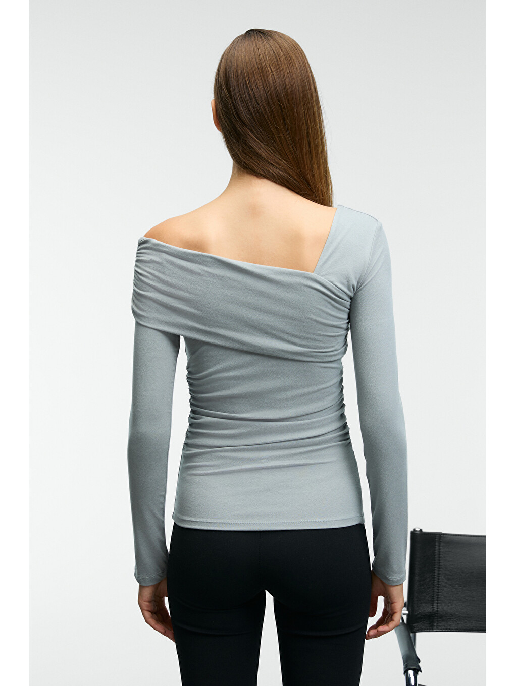 Gri VELMEA Kadın Asimetrik Yaka Omuz Detaylı Slim Fit AÇIK GRİ Bluz-5