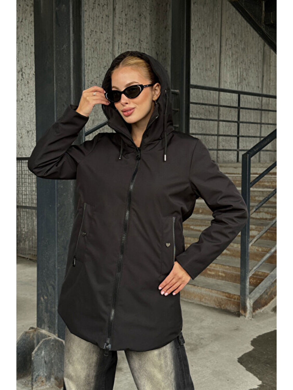 Siyah Çift Cepli Kapüşonlu Mont-4