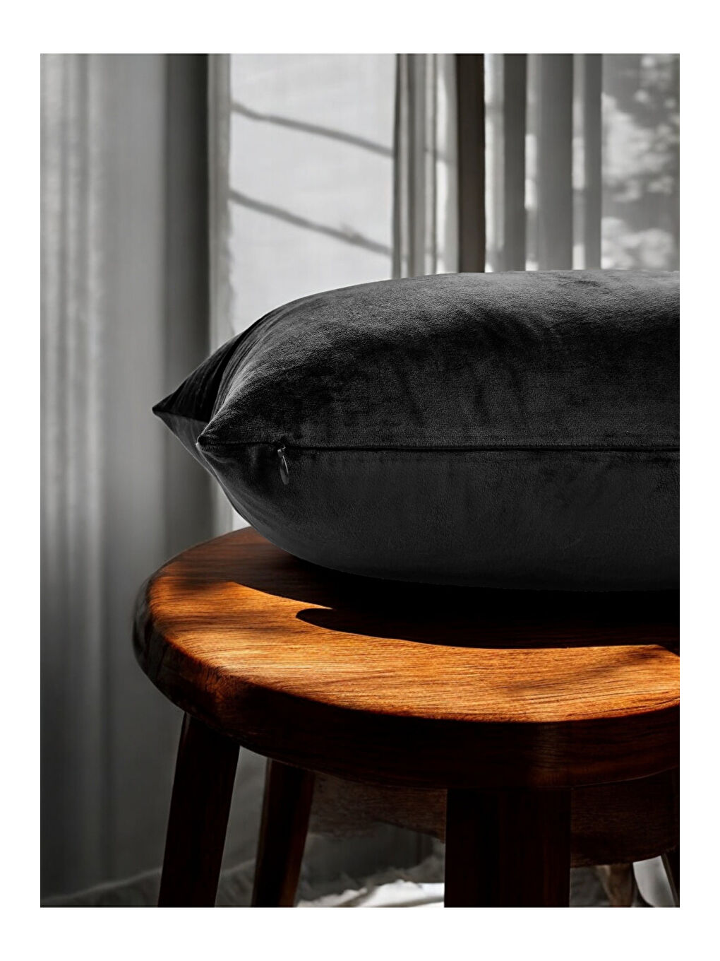 Malcolm Kadife Dokulu Siyah Kırlent Kılıfı-45x45-1