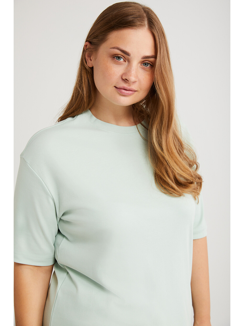 Vivian Kadın %100 Organik Pamuklu Oversize Fit Bisiklet Yaka Basic Açık Yeşil Büyük Beden T-shirt-3