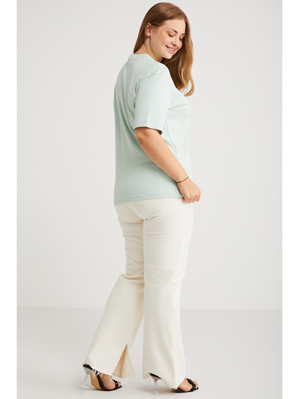 Vivian Kadın %100 Organik Pamuklu Oversize Fit Bisiklet Yaka Basic Açık Yeşil Büyük Beden T-shirt-4