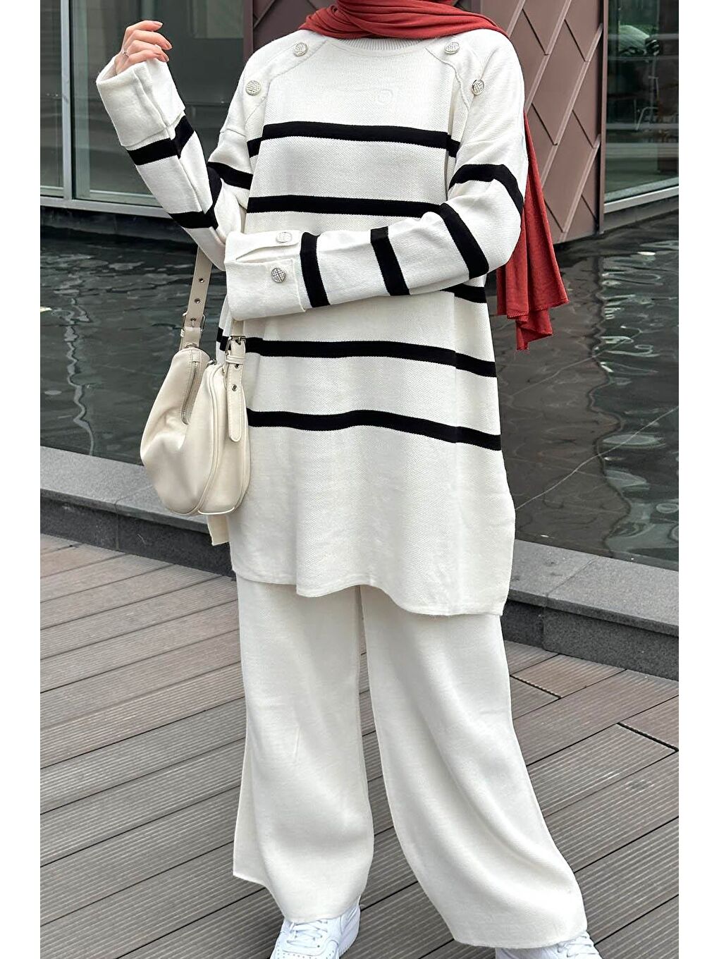 Omuz Ve Kol Düğme Detaylı Çizgili Triko Takım Ekru-2
