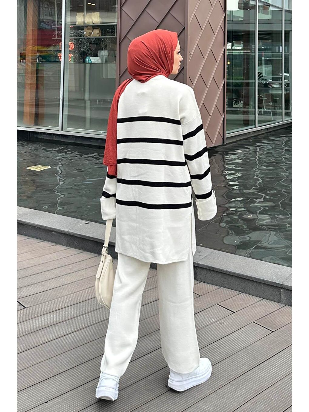 Omuz Ve Kol Düğme Detaylı Çizgili Triko Takım Ekru-3