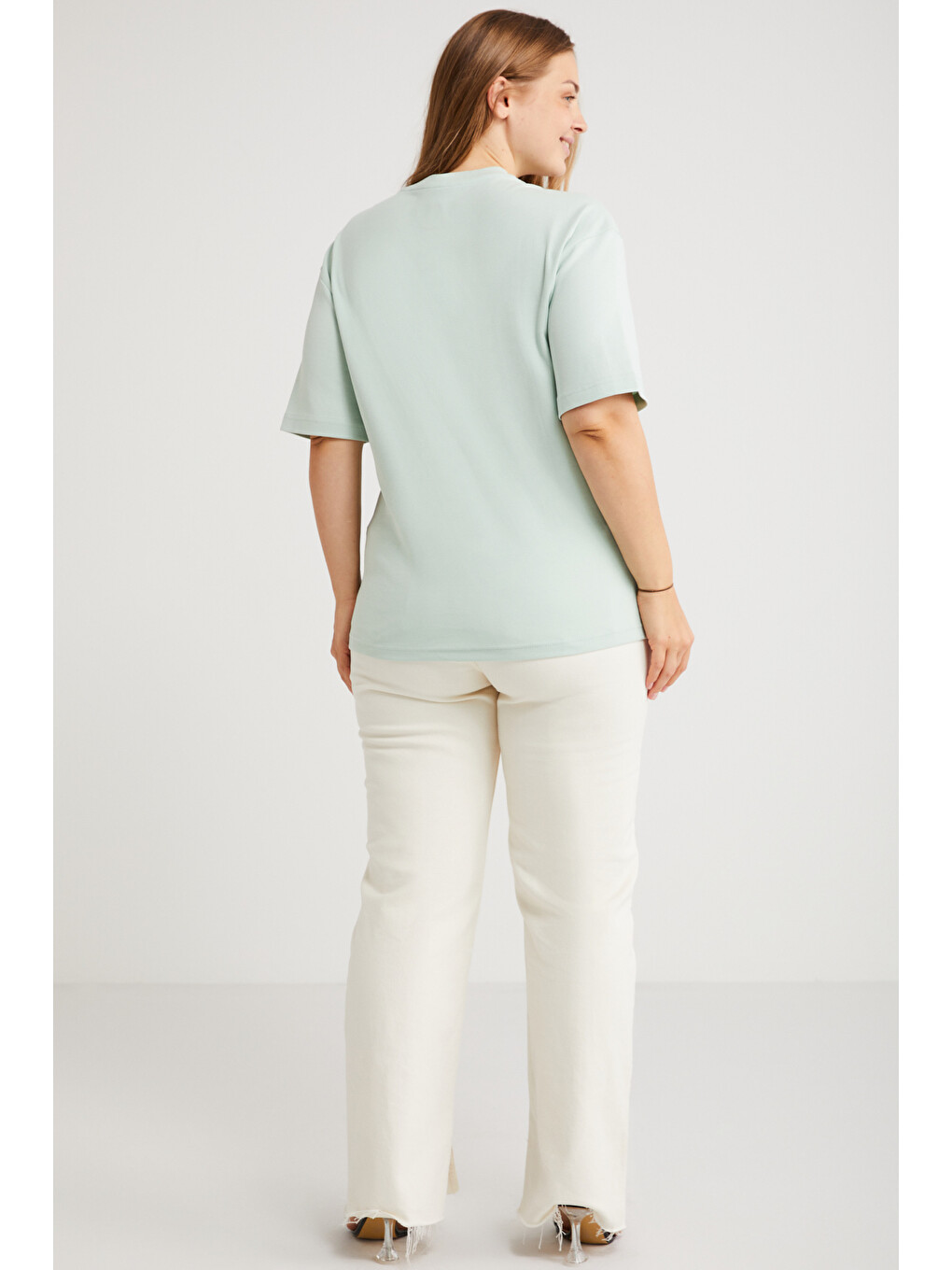Vivian Kadın %100 Organik Pamuklu Oversize Fit Bisiklet Yaka Basic Açık Yeşil Büyük Beden T-shirt-5