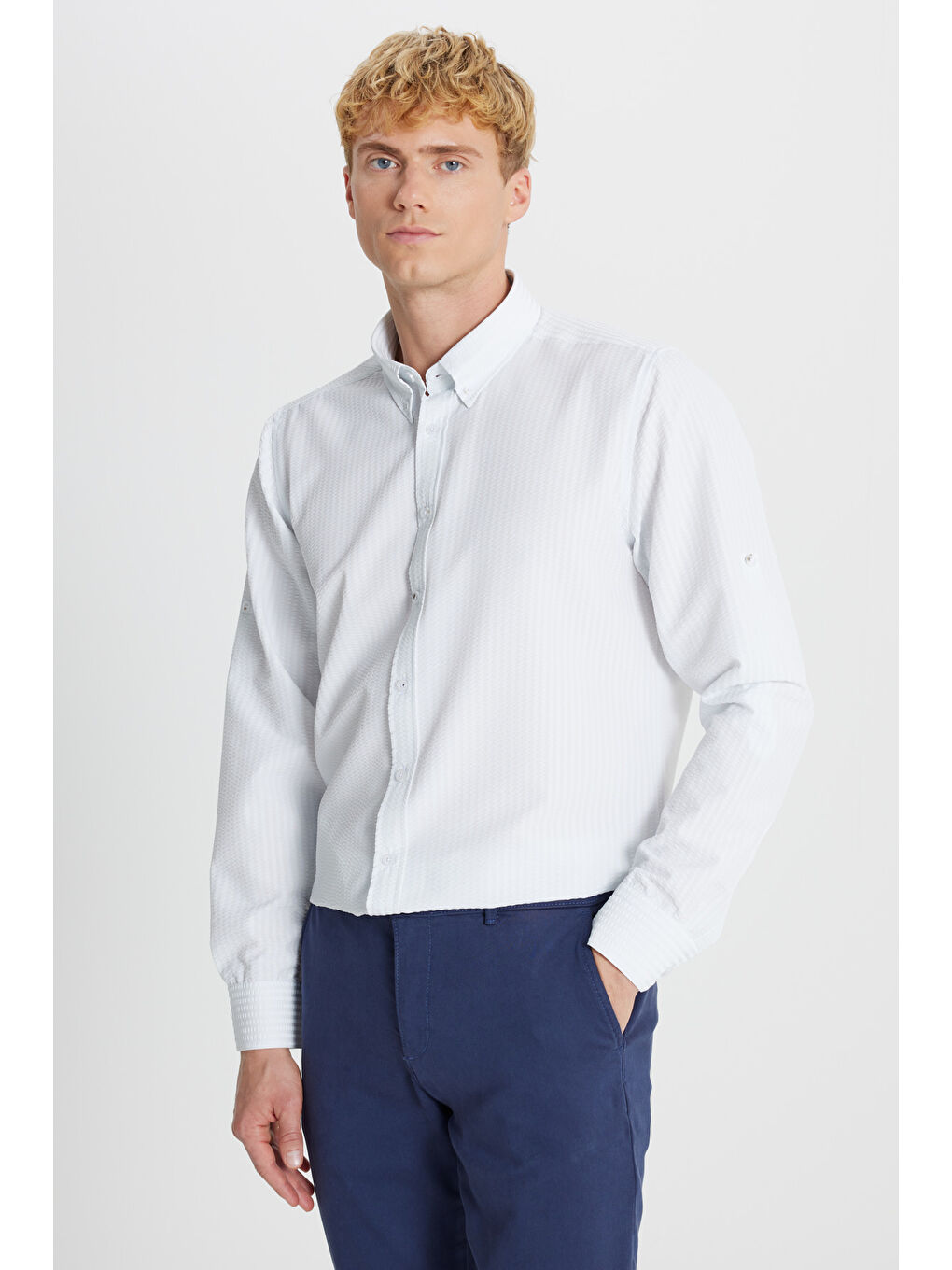 Erkek Beyaz Tailored Slim Fit Dar Kesim Düğmeli Yaka Gofre Desenli Gömlek