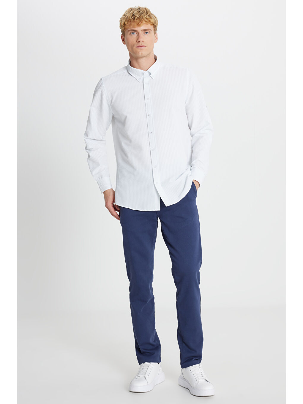 Erkek Beyaz Tailored Slim Fit Dar Kesim Düğmeli Yaka Gofre Desenli Gömlek-1