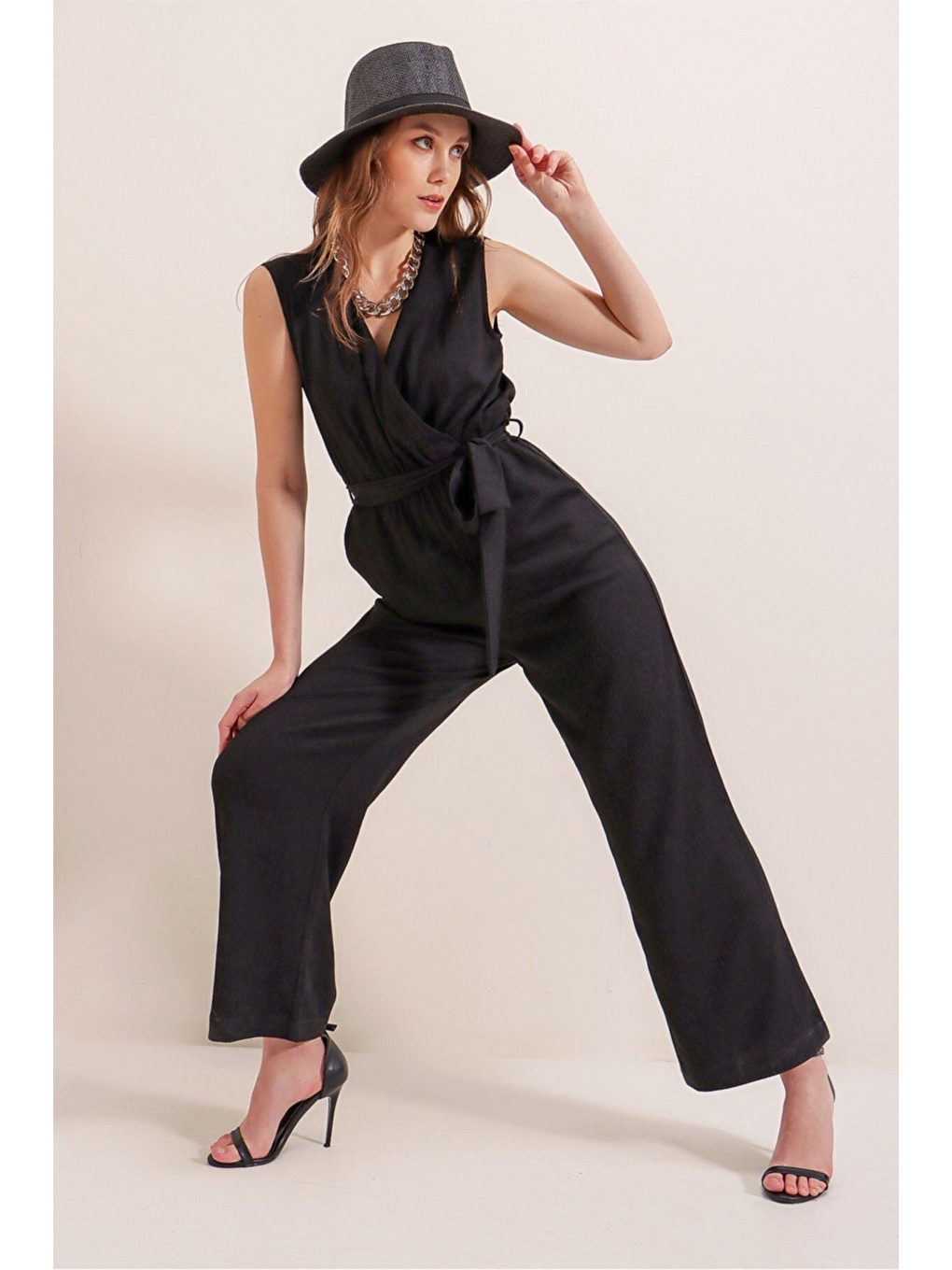 Kadın Siyah Beli Kuşaklı Bürümcük Tulum