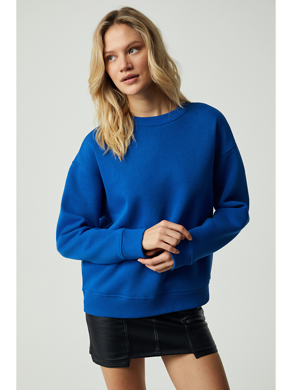 Mavi Vaneltına Kadın Organik Pamuklu Yumuşacık İçi Polarlı Yuvarlak Yakalı Saks Sweatshirt-2