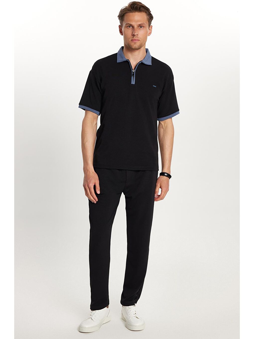 Erkek Standart Fit Pamuklu Jakarlı Fermuarlı Polo Yaka Beli Bağcıklı Siyah Eşofman Takımı
