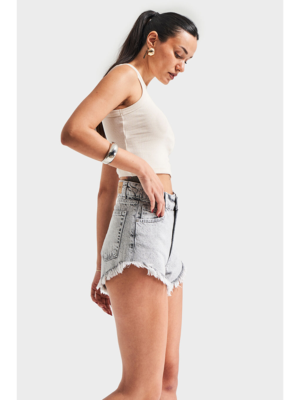 Kadın Gri Renk 3s5 12  100 Pamuk Süper Mini Püsküllü Paça Denim Şort-2