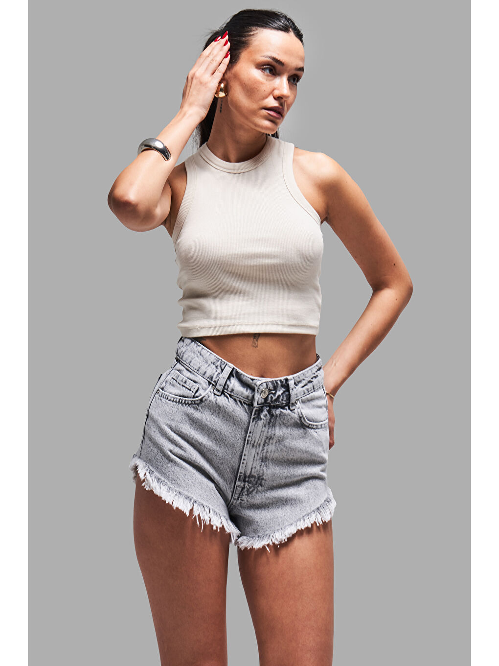 Kadın Gri Renk 3s5 12  100 Pamuk Süper Mini Püsküllü Paça Denim Şort-3