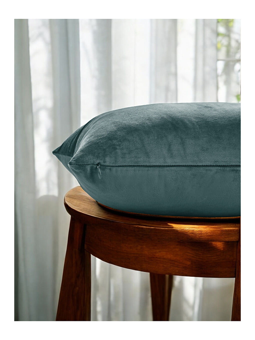 Malcolm Kadife Dokulu Petrol Mavi Kırlent Kılıfı-45x45-1