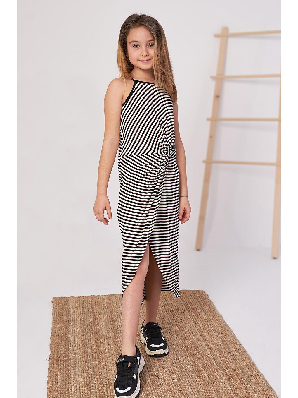 Siyah Bisiklet Yaka Askılı Kız Çocuk Elbıse-2