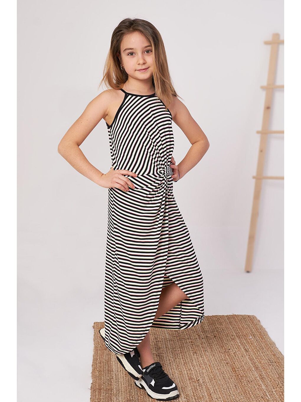 Siyah Bisiklet Yaka Askılı Kız Çocuk Elbıse-4