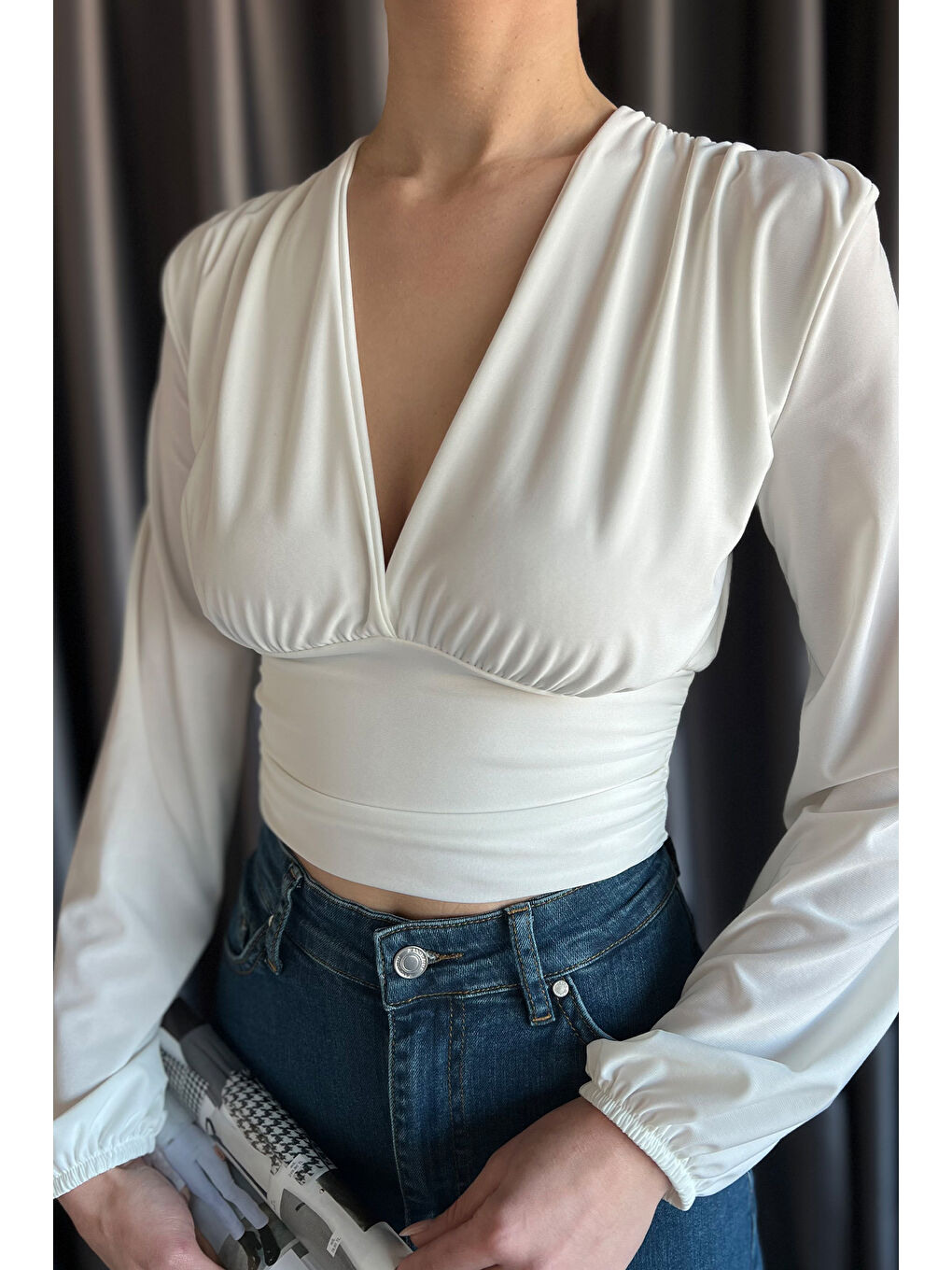 Ekru Kadın V Yaka Dekolteli Büzgü Detaylı Bluz-2