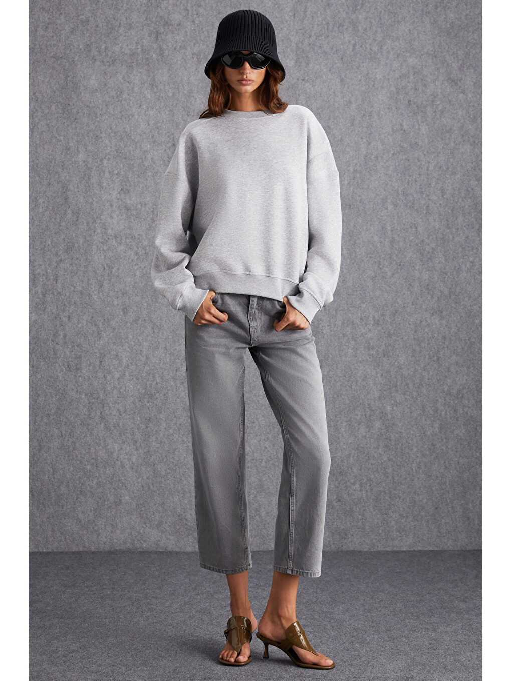 Vaneltına Kadın Organik Pamuklu Yumuşacık İçi Polarlı Yuvarlak Yakalı Gri Melanj Sweatshirt-5