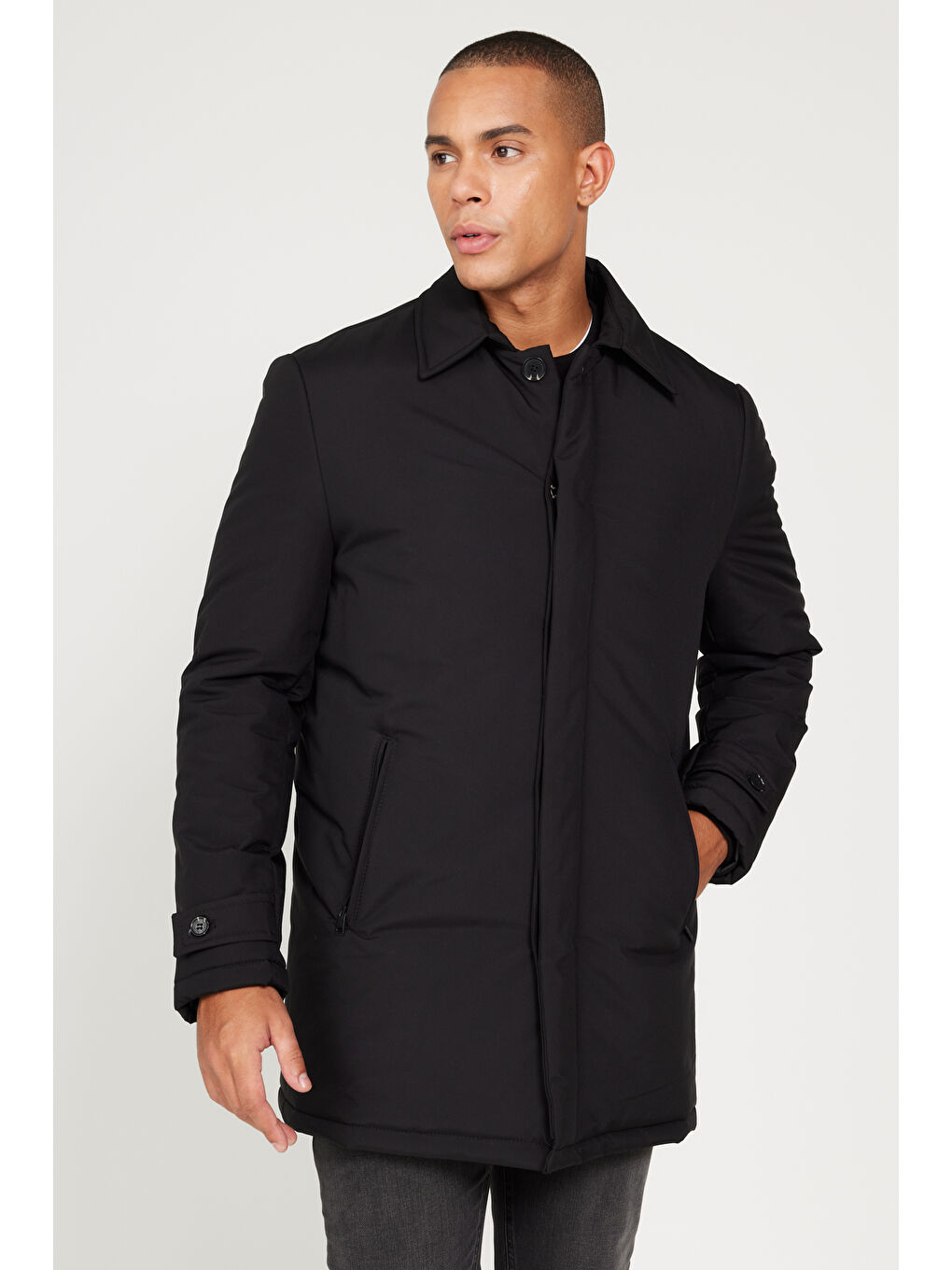 Erkek Siyah Standart Fit Normal Kesim Gömlek Yaka Kaban