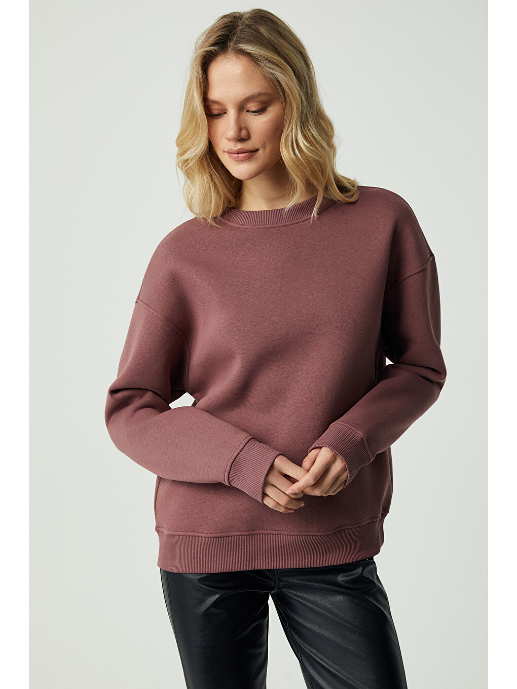 Vaneltına Kadın Organik Pamuklu Yumuşacık İçi Polarlı Yuvarlak Yakalı Mürdüm Sweatshirt-2