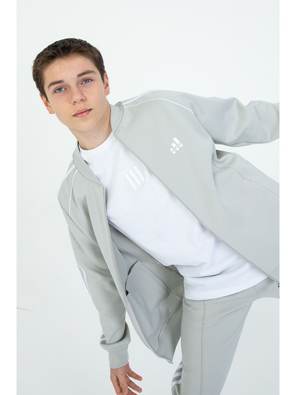 Gri Kol Şerit Detaylı Fermuarlı Çift Cepli 3'lü Eşofman Takım-3