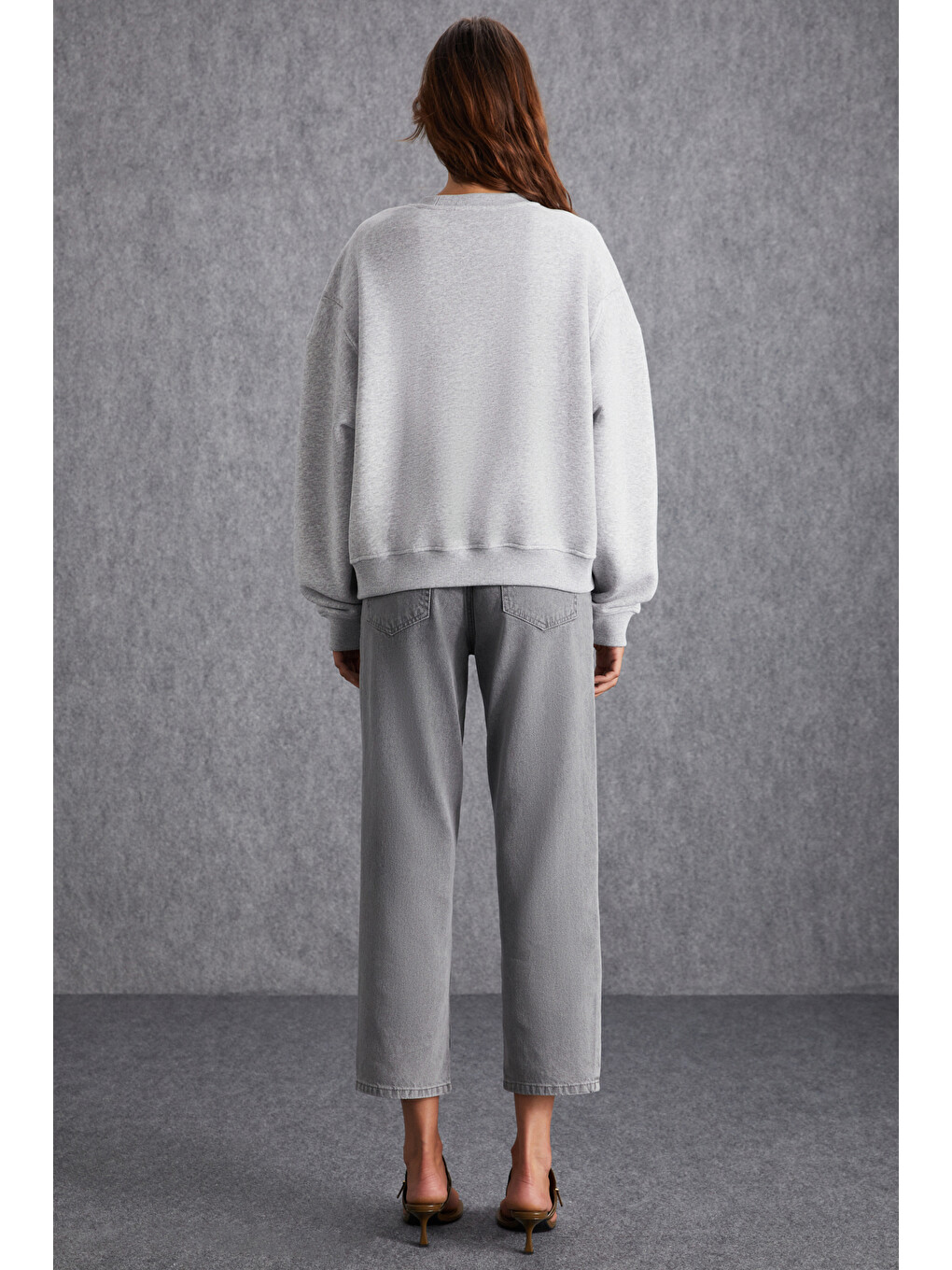 Vaneltına Kadın Organik Pamuklu Yumuşacık İçi Polarlı Yuvarlak Yakalı Gri Melanj Sweatshirt-7