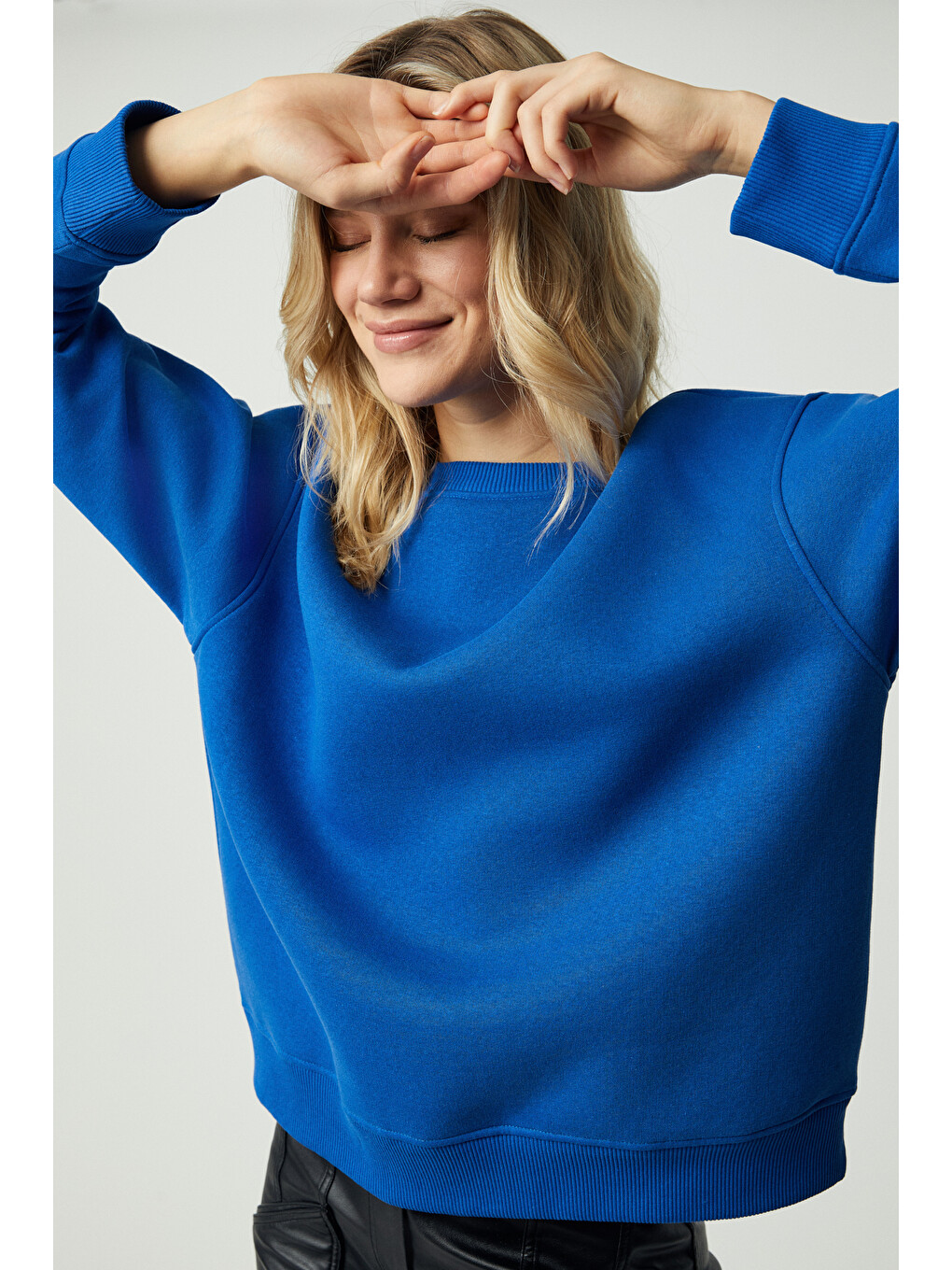 Mavi Vaneltına Kadın Organik Pamuklu Yumuşacık İçi Polarlı Yuvarlak Yakalı Saks Sweatshirt-3